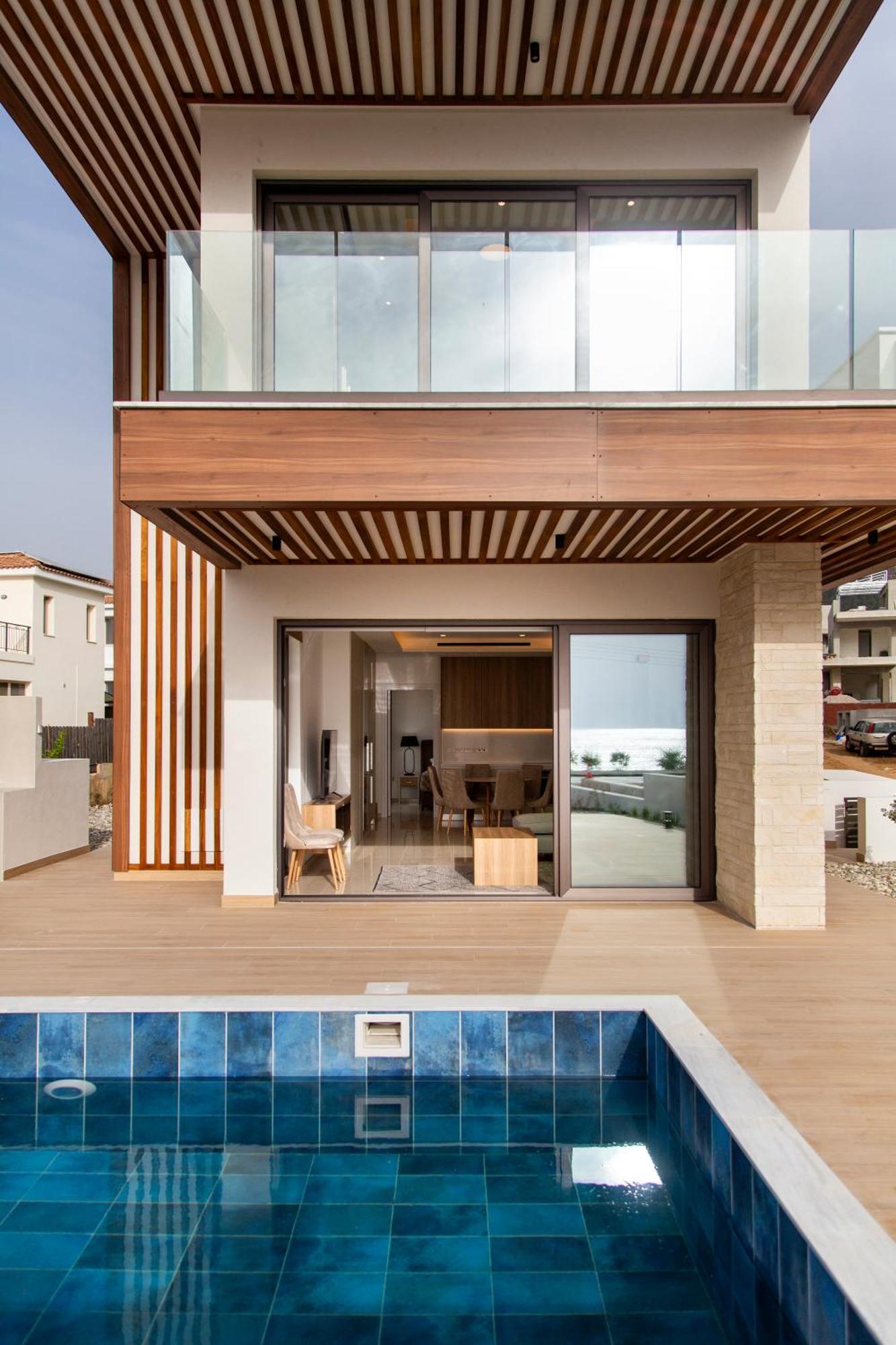 Villa Santa Barbara Seafront W Jacuzzi Pool *