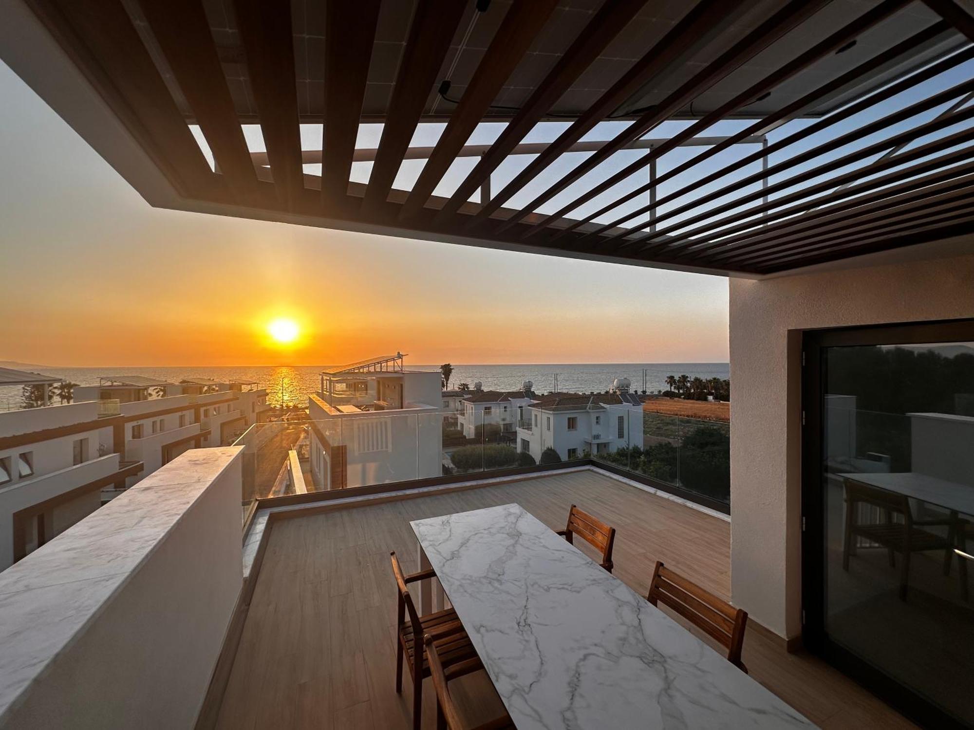 Santa Barbara Seafront W Jacuzzi Pool Villa