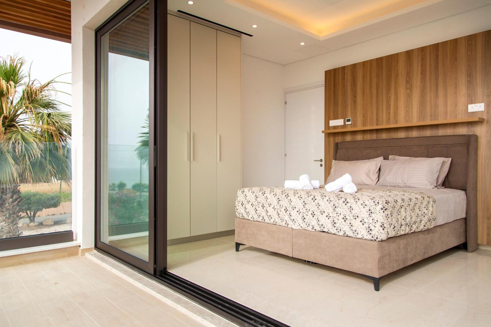 Santa Barbara Seafront W Jacuzzi Pool Villa *