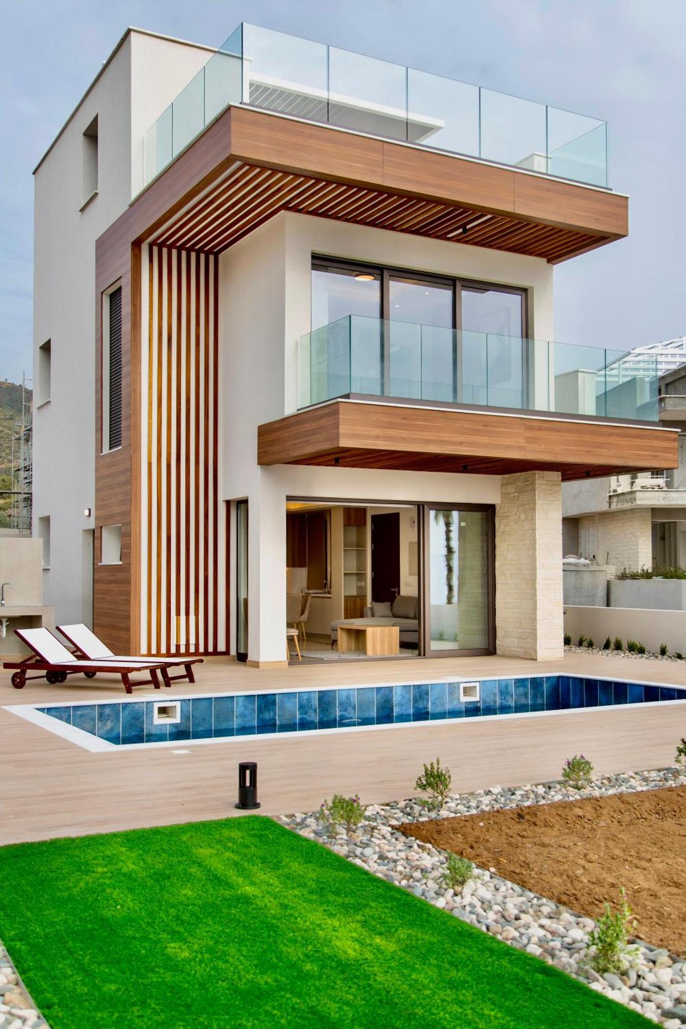 Villa Santa Barbara Seafront W Jacuzzi Pool *