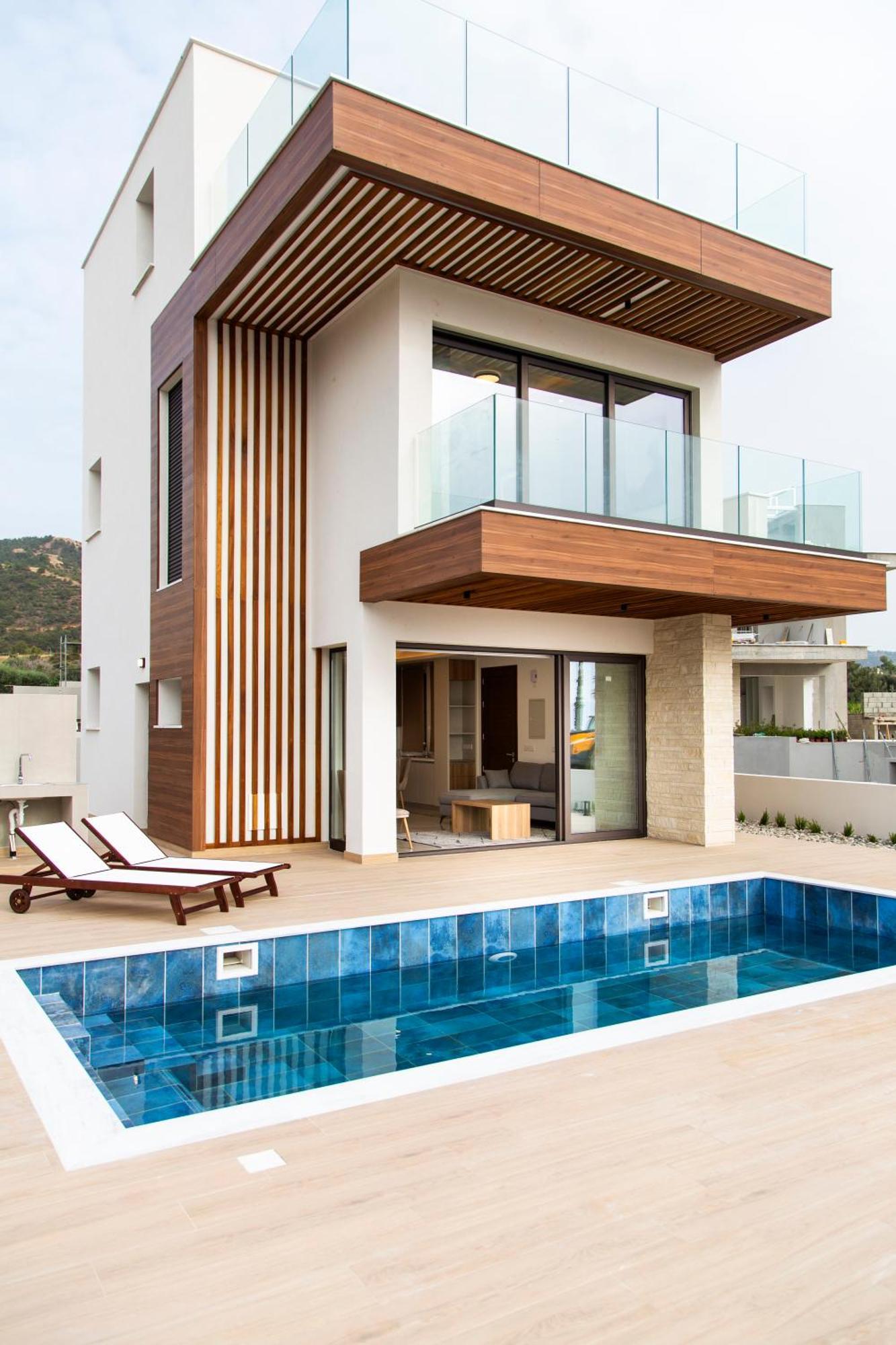Villa Santa Barbara Seafront W Jacuzzi Pool