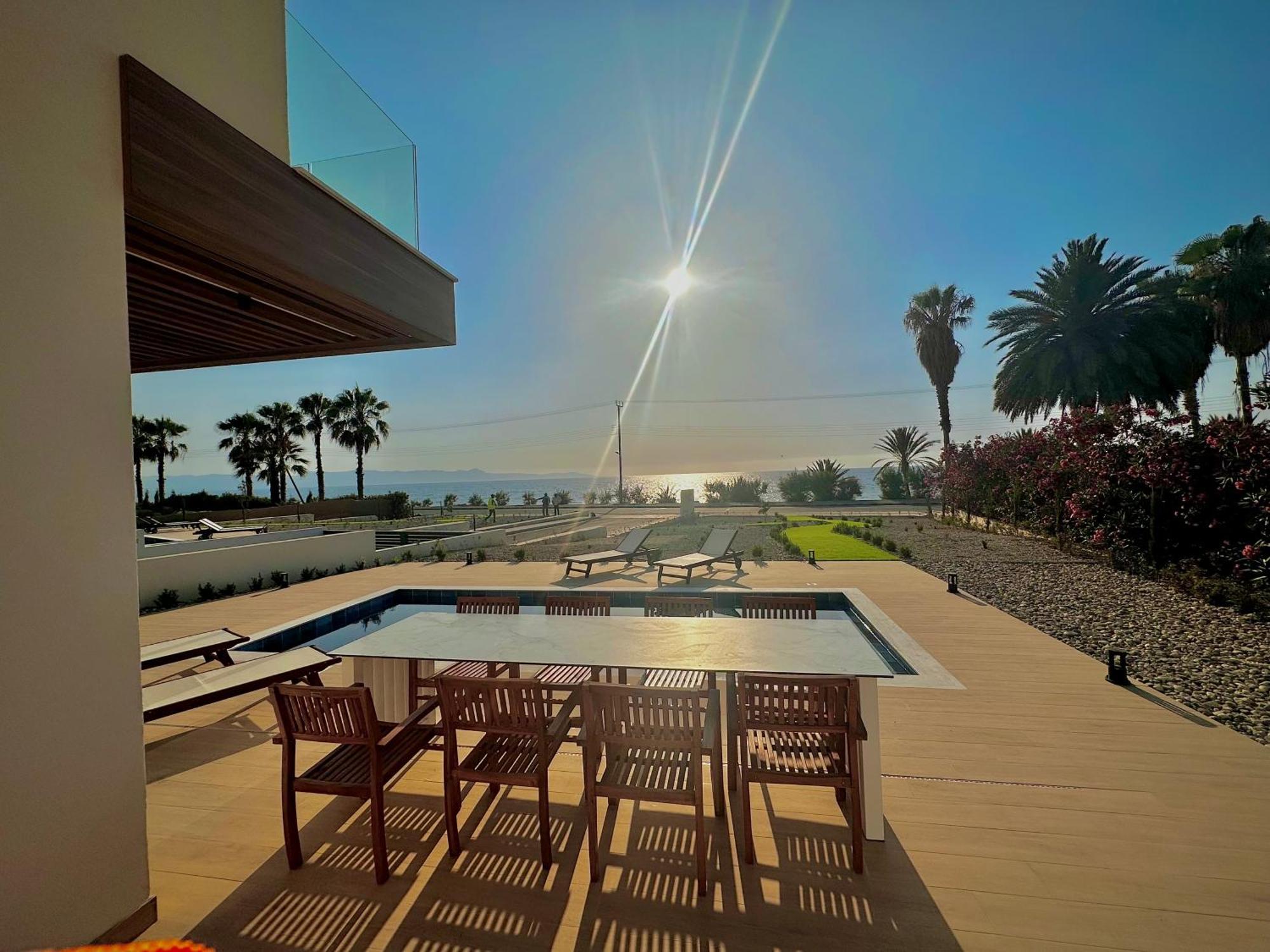 Villa Santa Barbara Seafront W Jacuzzi Pool