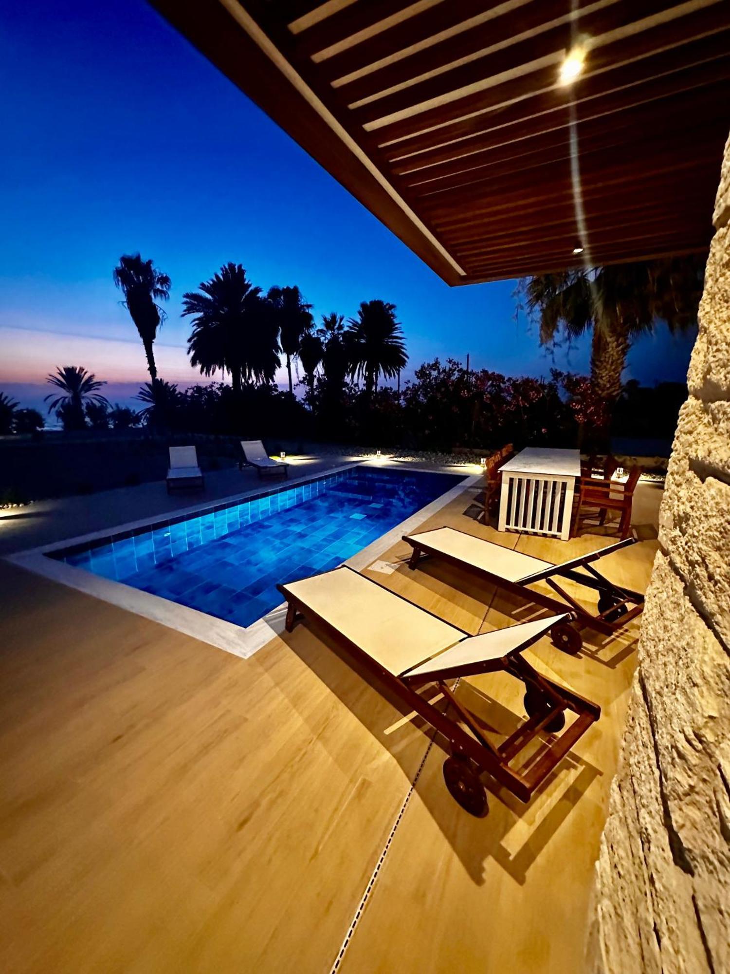 Santa Barbara Seafront W Jacuzzi Pool Villa