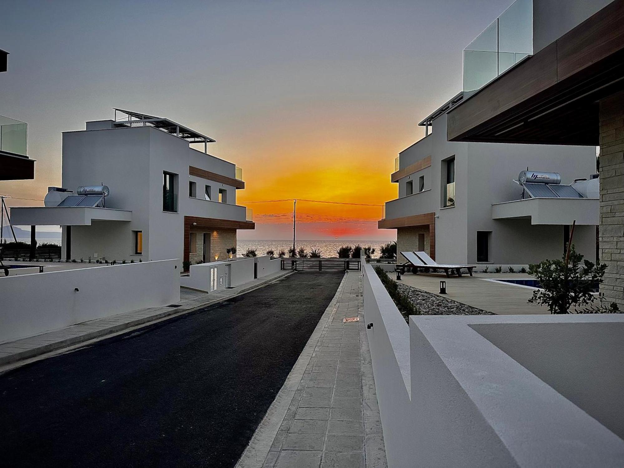 Villa Santa Barbara Seafront W Jacuzzi Pool