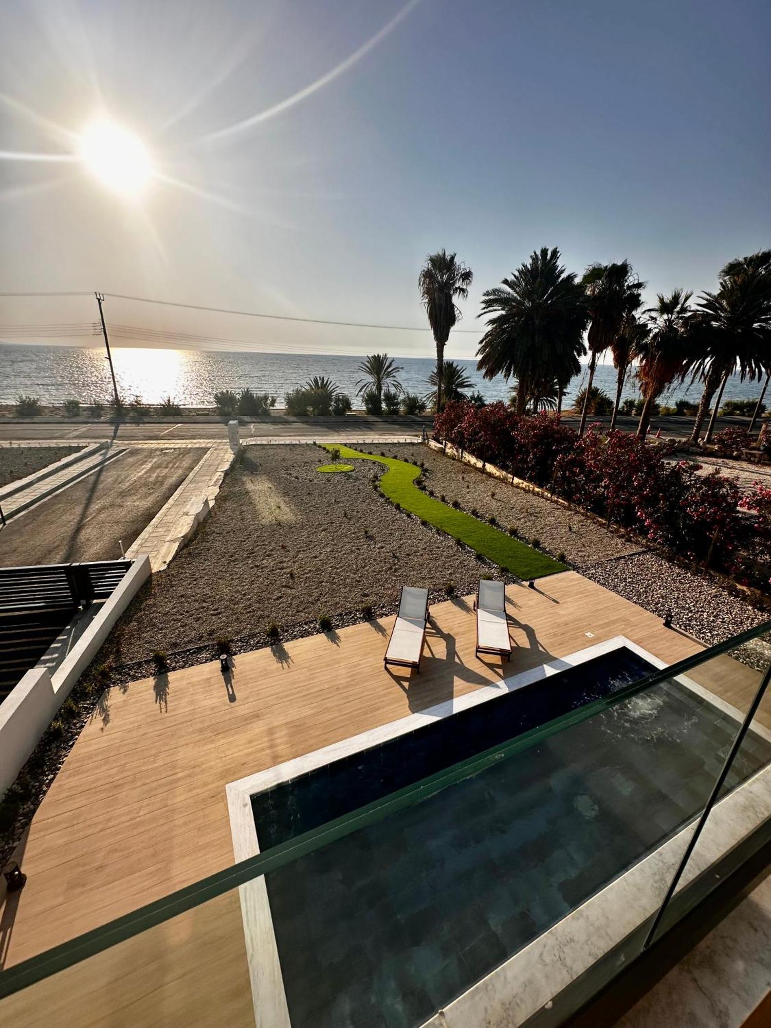 Santa Barbara Seafront W Jacuzzi Pool Villa *