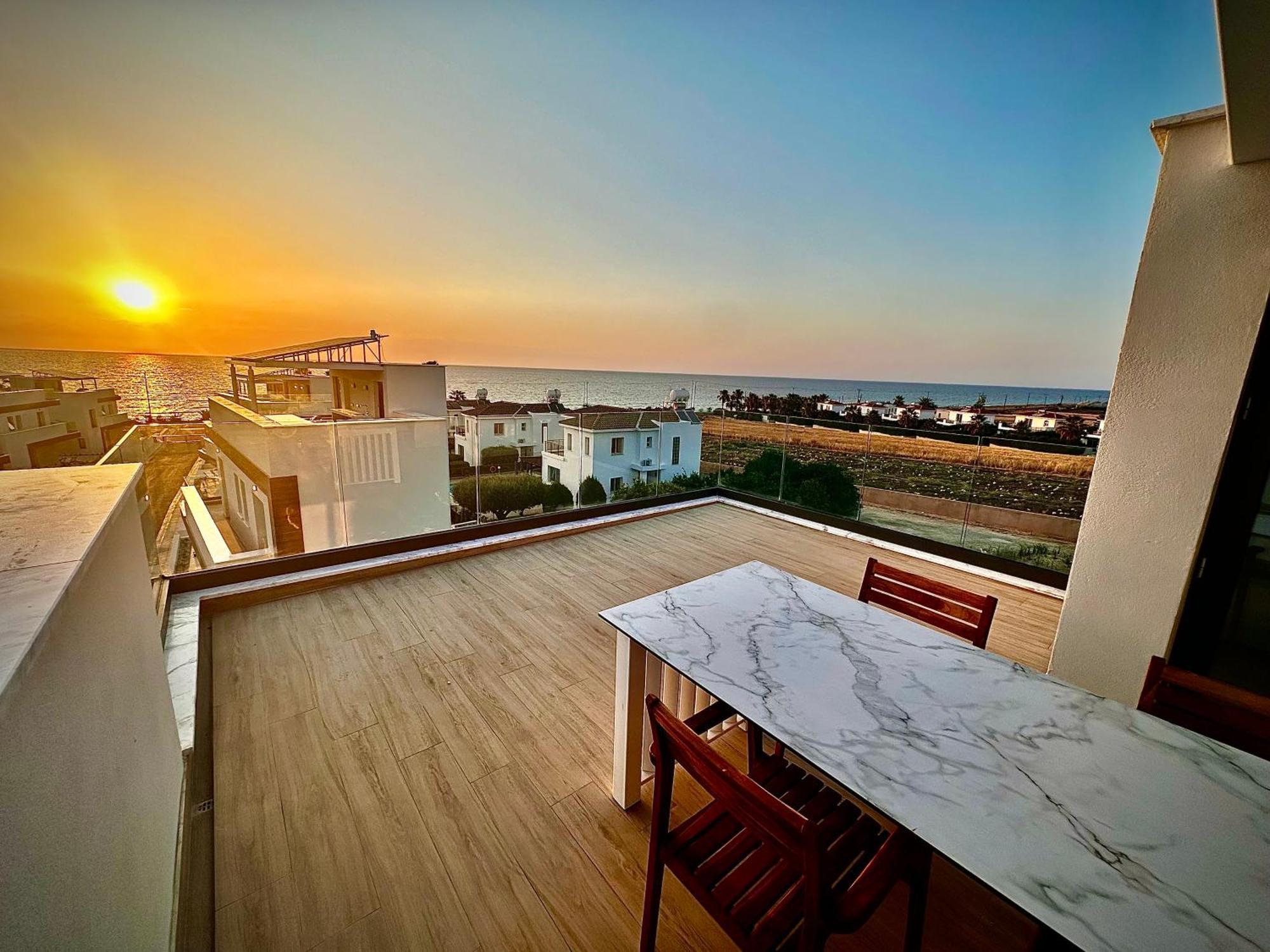 Santa Barbara Seafront W Jacuzzi Pool Villa
